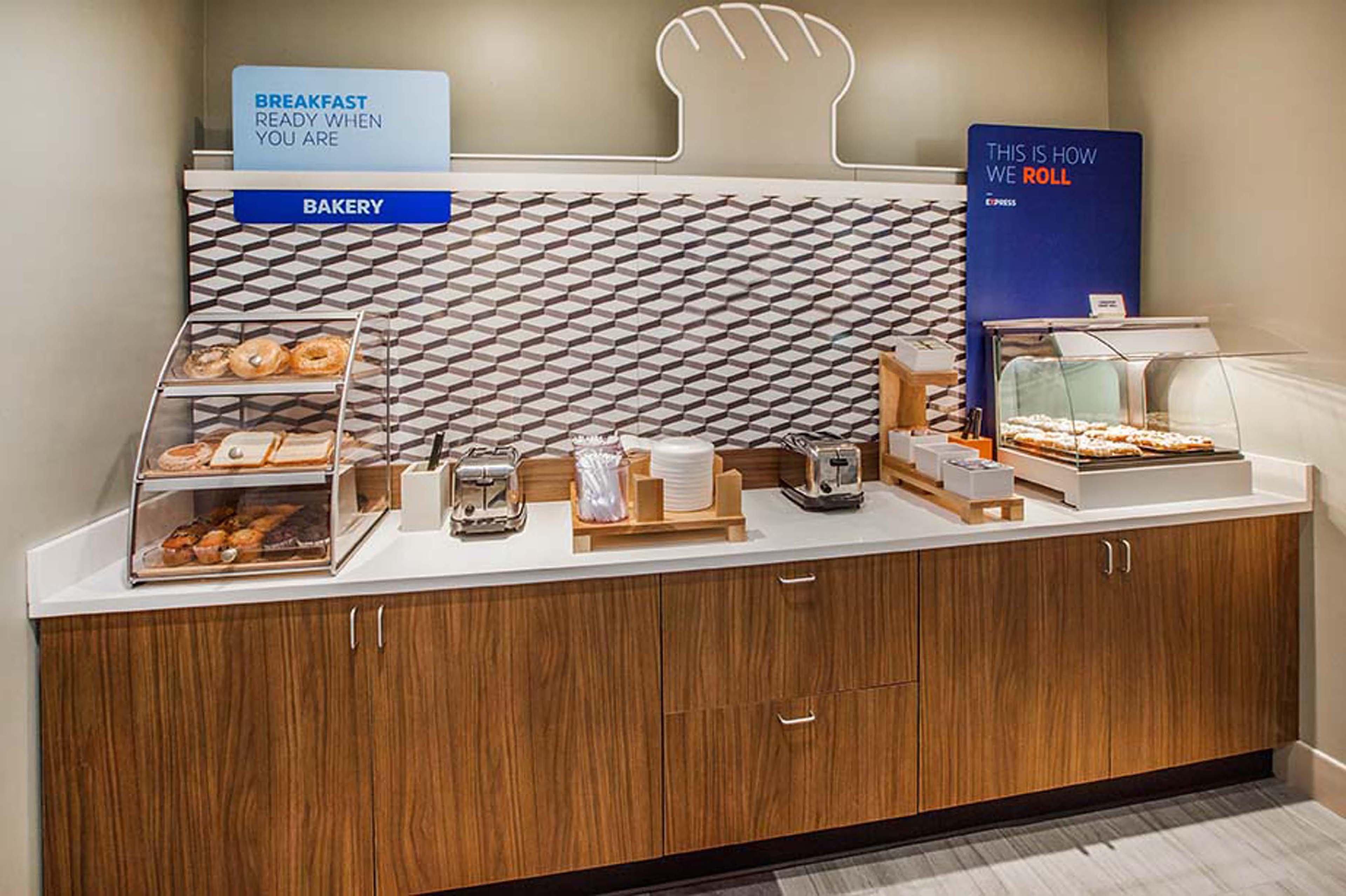 Holiday Inn Express Hotel & Suites Medford-Central Point By Ihg Bagian luar foto