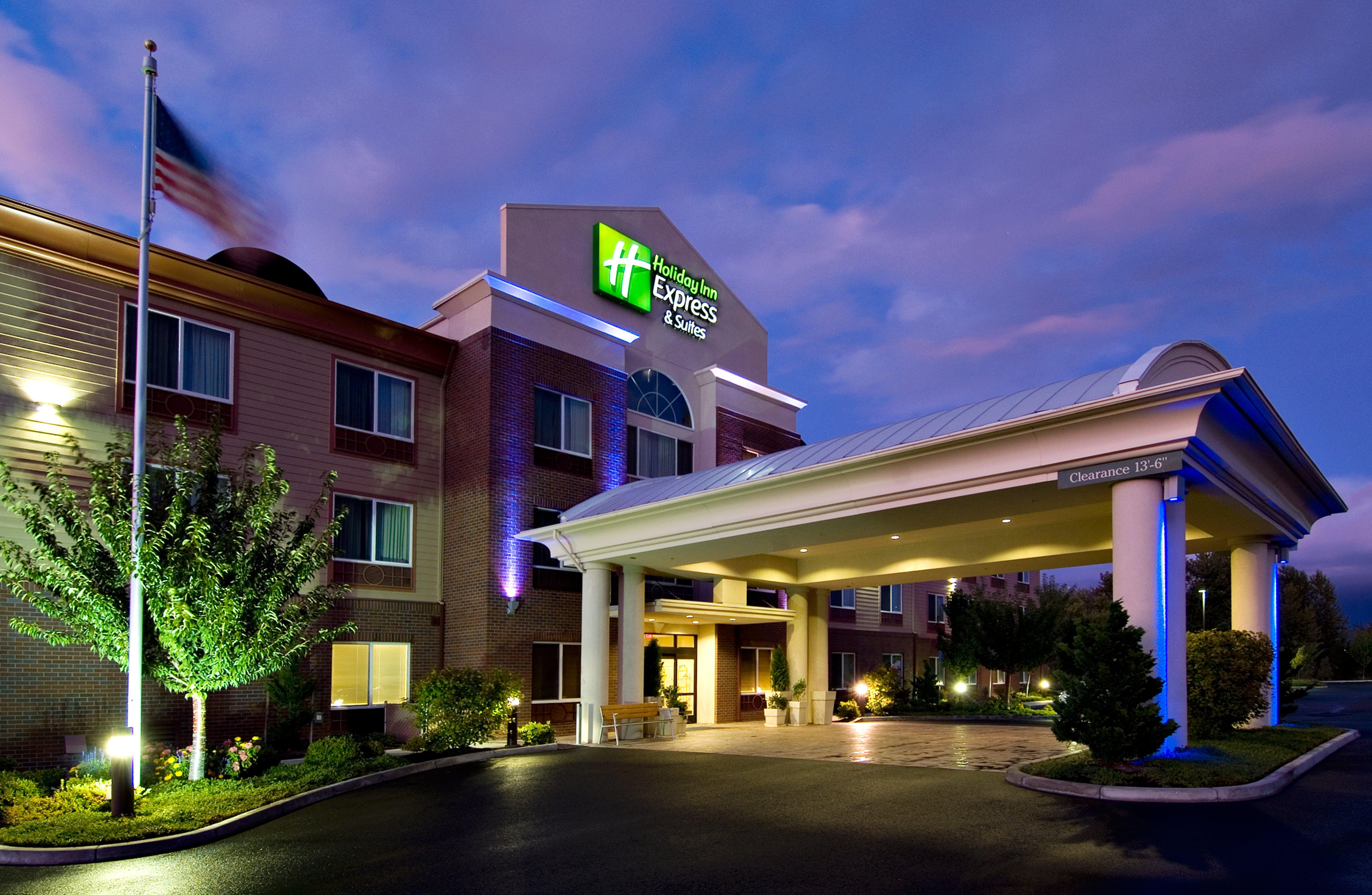 Holiday Inn Express Hotel & Suites Medford-Central Point By Ihg Bagian luar foto