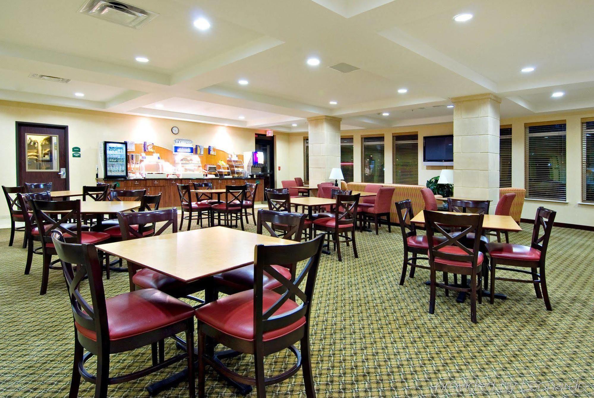 Holiday Inn Express Hotel & Suites Medford-Central Point By Ihg Bagian luar foto