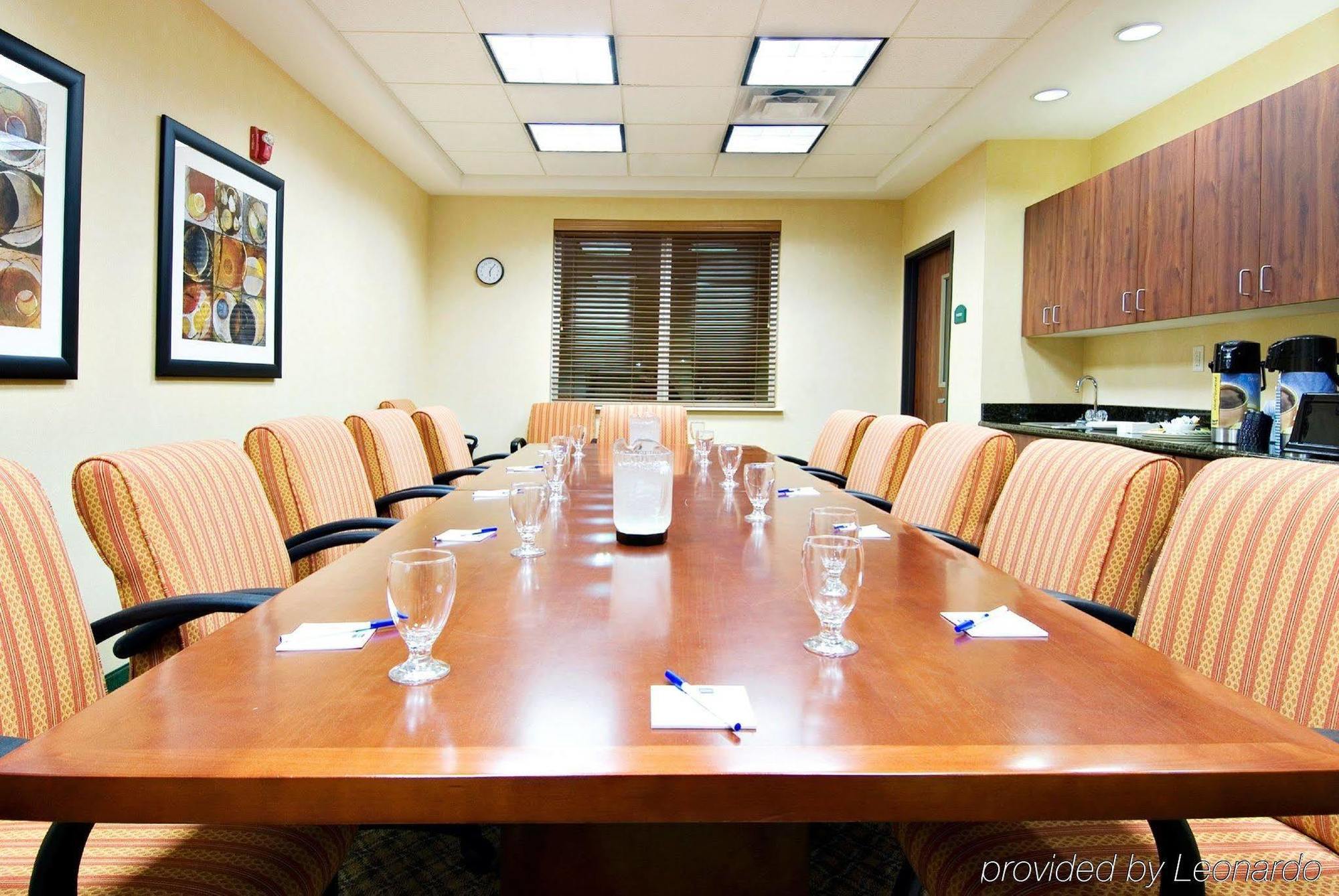 Holiday Inn Express Hotel & Suites Medford-Central Point By Ihg Bagian luar foto