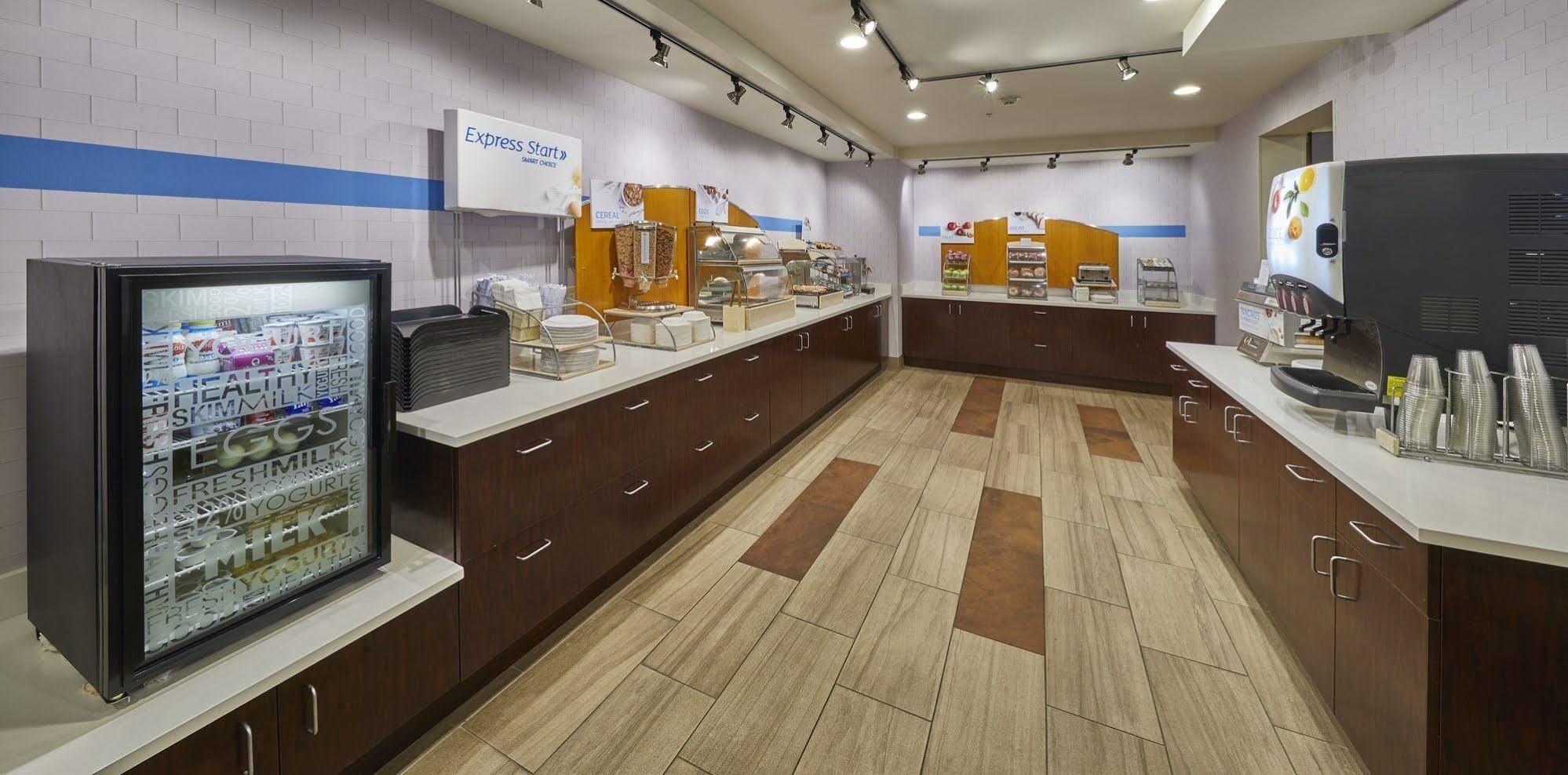 Holiday Inn Express Hotel & Suites Medford-Central Point By Ihg Bagian luar foto